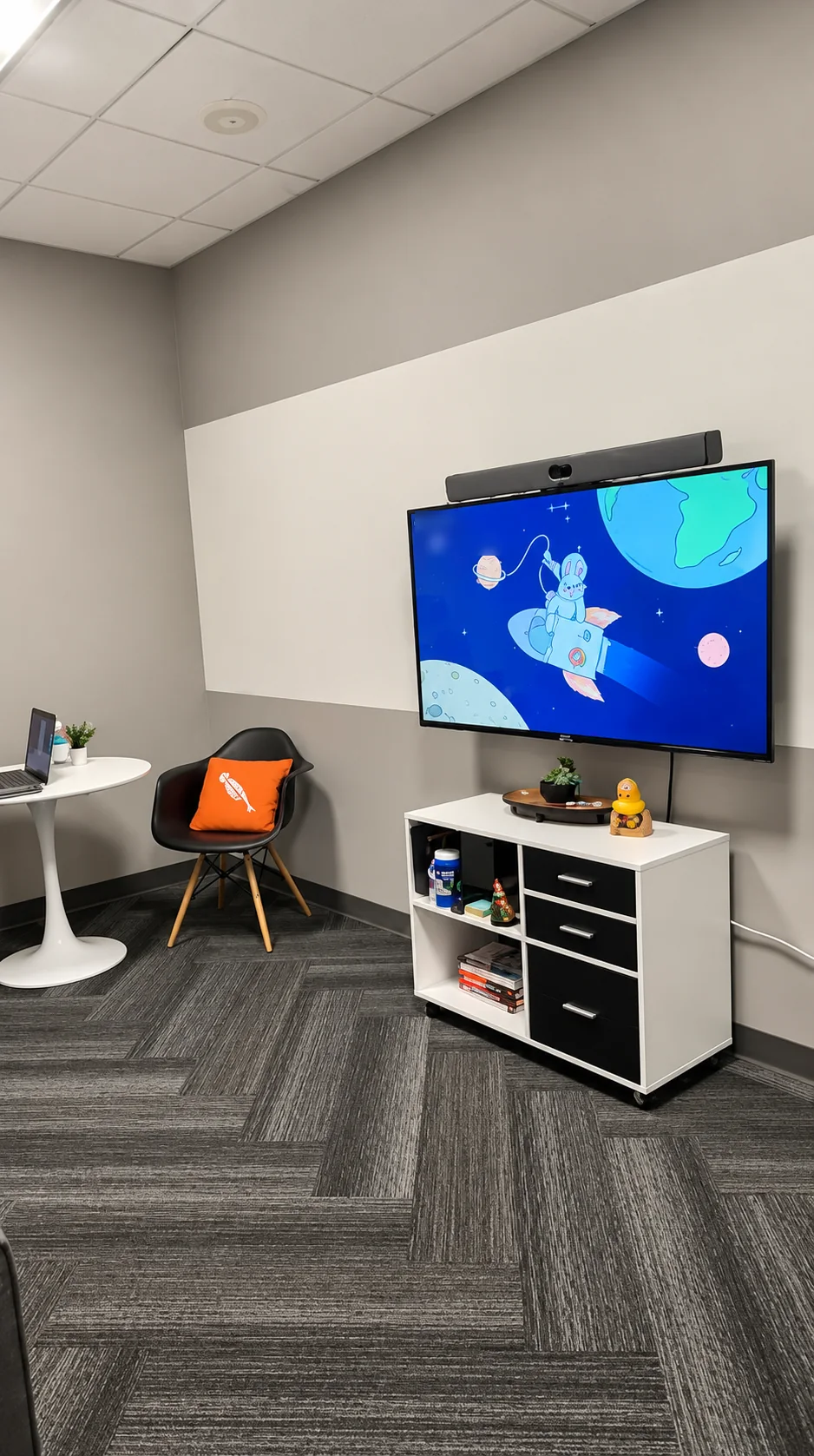 Suite 250 lounge corner with display, soft seating and storage